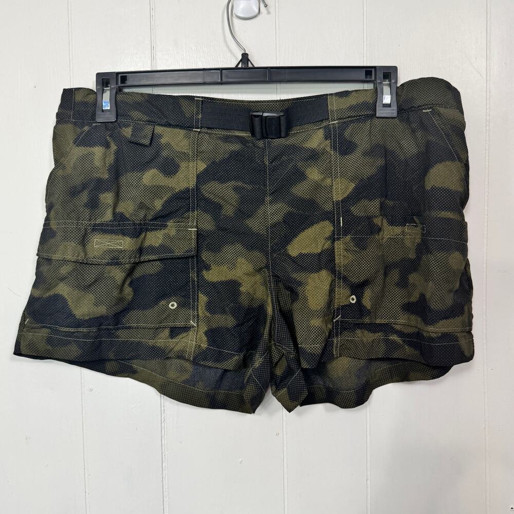 Columbia Womens Activewear Shorts Size XL Green Camouflage Built In Belt Outdoor